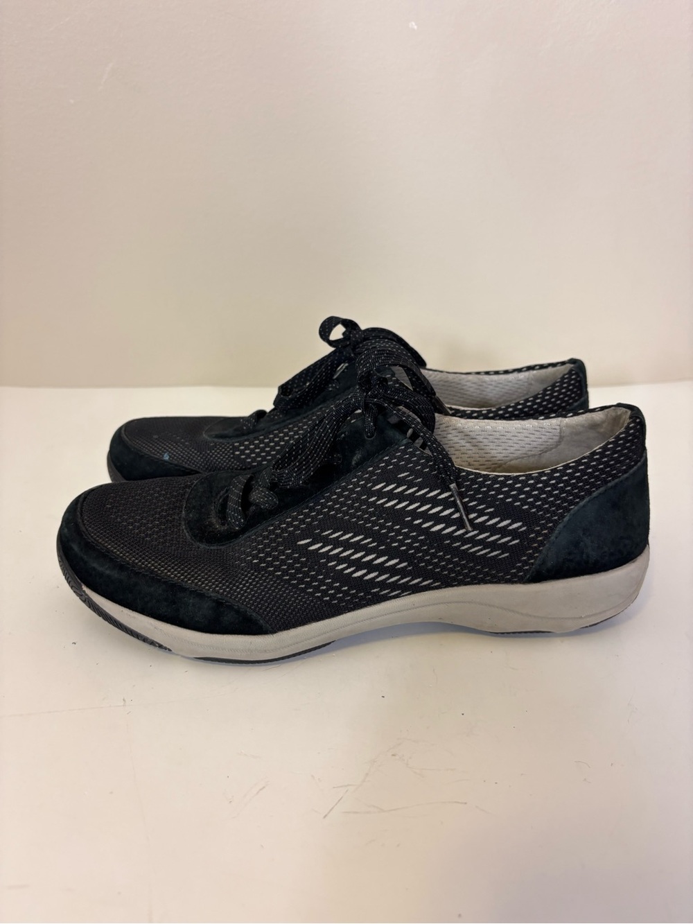 Dansko Black Athletic Mesh Detail Low Top Sneakers 38 = 8